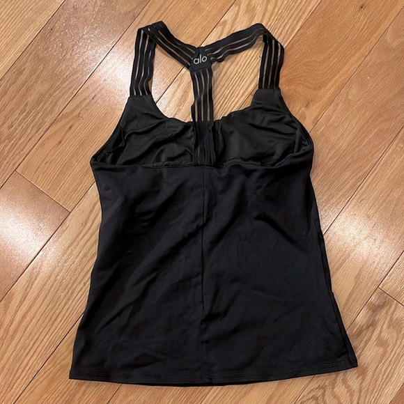 Alo Yoga exercise top - Picture 2 of 5